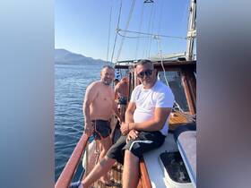 A group of friends enjoys a sunny day aboard a boat, capturing the essence of camaraderie and adventure on the water.