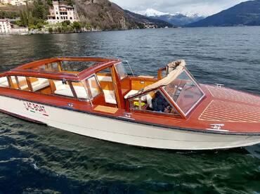 Classic Venetian Limousine  – Vio Isabel