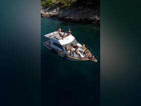A lively group enjoys a sun-soaked day on a boat, perfect for parties and relaxation in beautiful waters.