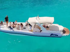 A lively group enjoys a day on the water aboard a boat, surrounded by stunning turquoise waters — perfect for family outings and fun adventures.