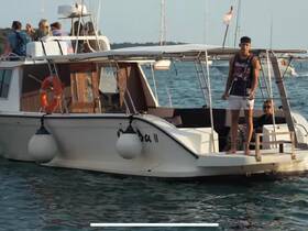 A lively scene featuring guests on a boat, enjoying the water and each other's company — perfect for a fun day out on the sea.
