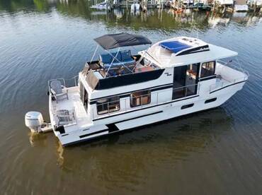Floating Kneads Charters - houseboat cruising