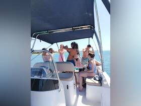 A lively group enjoys a fun moment aboard a boat, celebrating together under the sun — perfect for memorable outings and gatherings on the water.