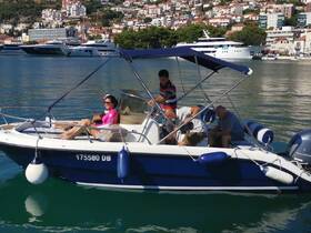 A lively group enjoys a sunny day on a boat, showcasing fun and relaxation on the water, perfect for summer outings.