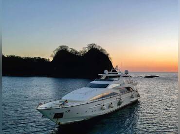 Pacific Crown Yachts – Azimut 106