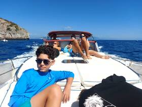 A group of friends enjoys a sunny day on the boat, relaxing and taking in the ocean views — perfect for a fun day out on the water.