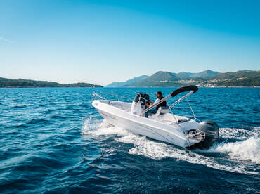 Dubrovnik on Waves – Bluline 19'