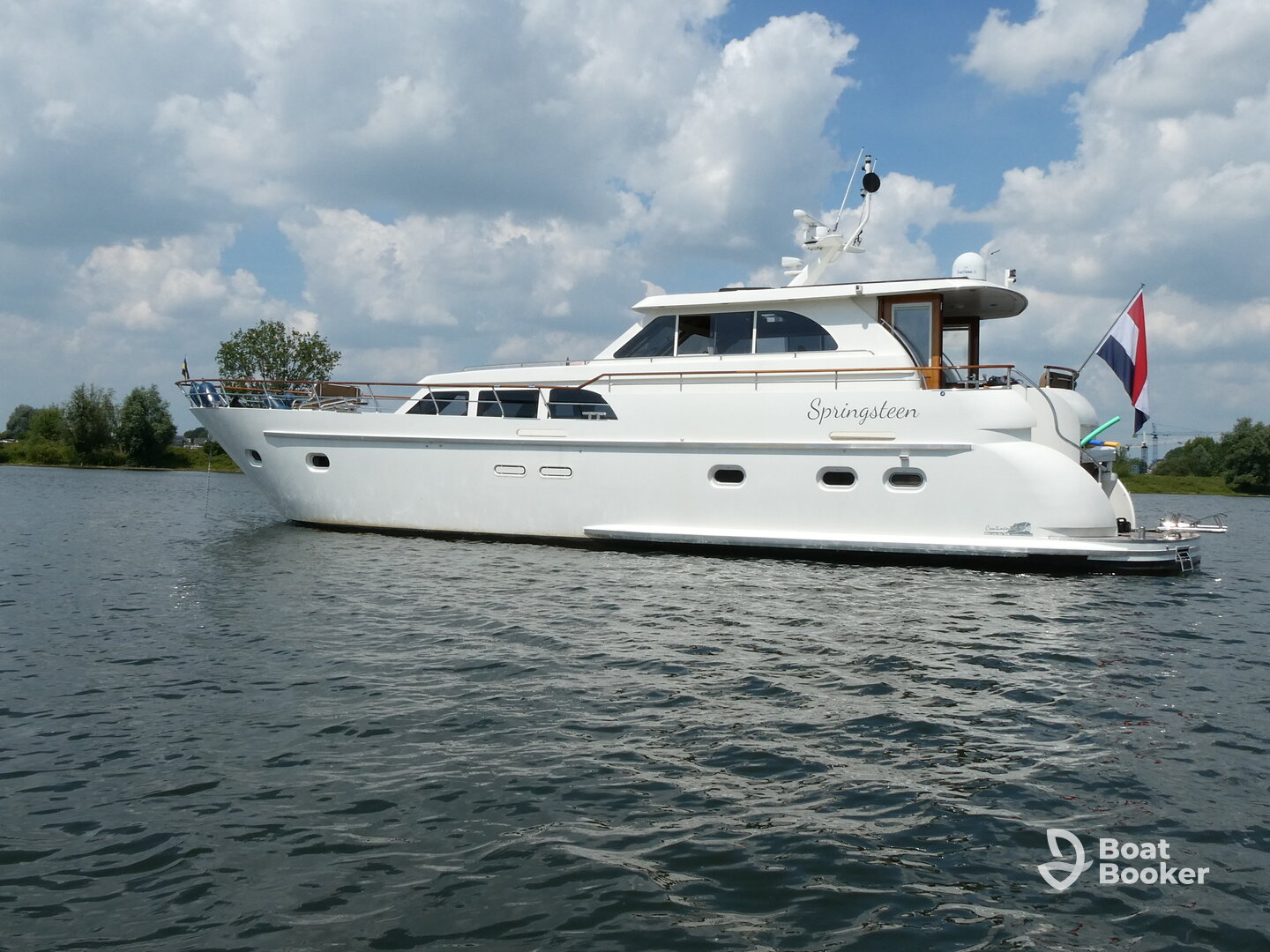 Private Yacht Charter – Luxury Yacht
