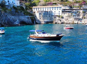Divina DaMare Charter & Boat Rental - Aprea