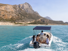 A group enjoys a scenic boat ride along a stunning coastline, perfect for exploring beautiful destinations and creating unforgettable memories.
