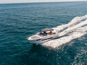 Sea La Vie Boat Charters