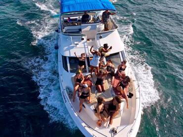 Cancun Charter – Express Bridge 48 ft
