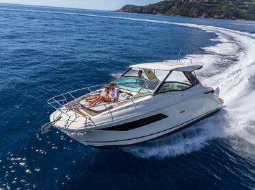 Luxury Time Charters – Blue Lagoon Sea Ray 32