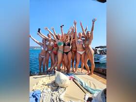 A lively group of friends celebrates on a boat, enjoying the sun and water — perfect for summer parties and unforgettable memories.