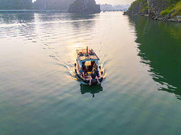 Halong Happy Travel
