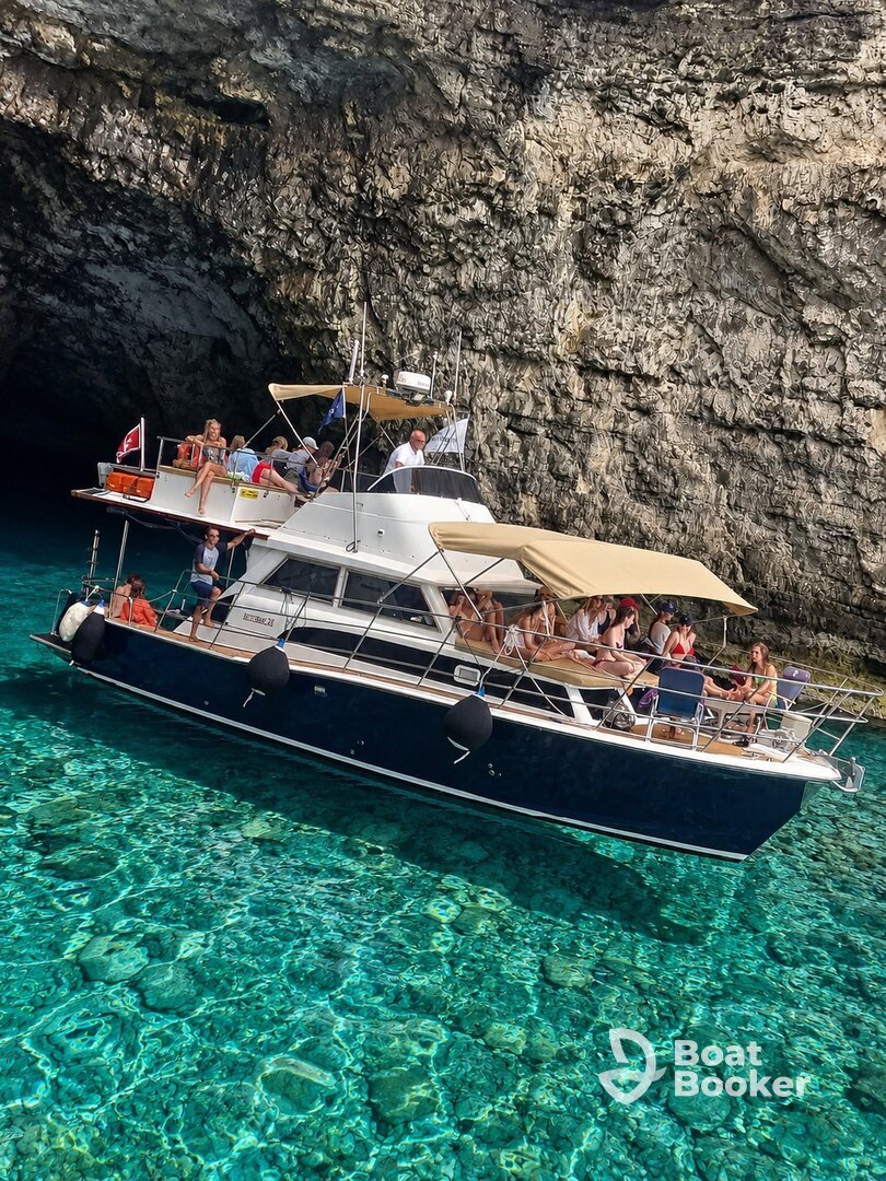 Boat Charter Bertram