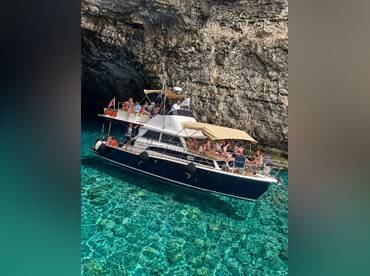 Boat Charter Bertram