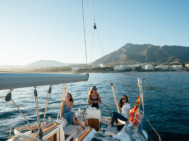 Moon Sailing – Bavaria 36 Moonstone