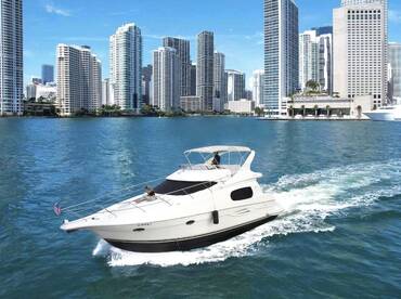Private Charter Yacht – Miami Waters & Sunset
