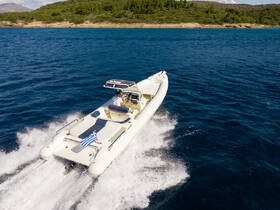 A speedboat navigates through clear blue waters, showcasing the thrill of boating adventures. Perfect for exploring coastal destinations or enjoying a day on the water.