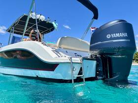 A close-up view of a Sessa boat with a Yamaha engine, showcasing guests enjoying their time on the water — perfect for summer adventures and boating experiences.