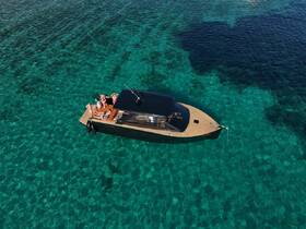 A lively group enjoys a sunny day on a stylish boat in crystal-clear waters, perfect for relaxation and fun on the water.