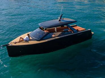 Luxury Yacht Colnago 35