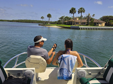 Pineapple Boat Tours