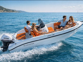 A lively group enjoys a day on the water aboard the Amalfi 500, showcasing the joy of boating and the beauty of the sea.