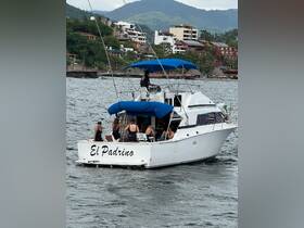 A lively group enjoys a day on the water aboard the 'El Padrino' boat, perfect for celebrations and gatherings.