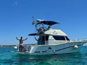 Two friends celebrate on the back of a Rodman 1250 boat, enjoying the sun and clear waters — a perfect moment for fun and relaxation on the water.