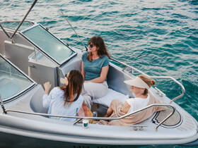 A group of friends enjoys a relaxing moment aboard a boat, surrounded by beautiful waters — perfect for a day of fun and camaraderie on the water.