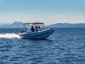 A sleek speedboat glides through the sparkling waters, showcasing its dynamic design and perfect for thrilling adventures on the sea.