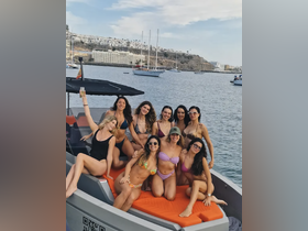 A lively group of friends enjoys a fun day on a boat, celebrating together with drinks and smiles — perfect for unforgettable moments on the water.