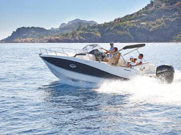 Mayer Charter – Quicksilver 755 Sundeck
