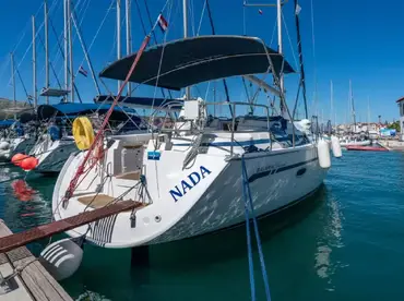 DeToni Charter – Nada