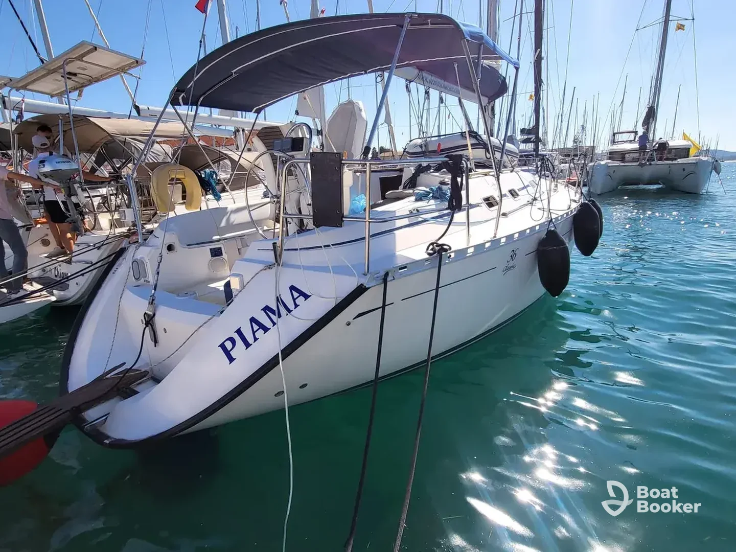 DeToni Charter – Piama