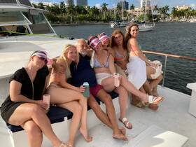 A lively group enjoys a fun day on the boat, celebrating together with drinks and smiles — perfect for memorable gatherings on the water.