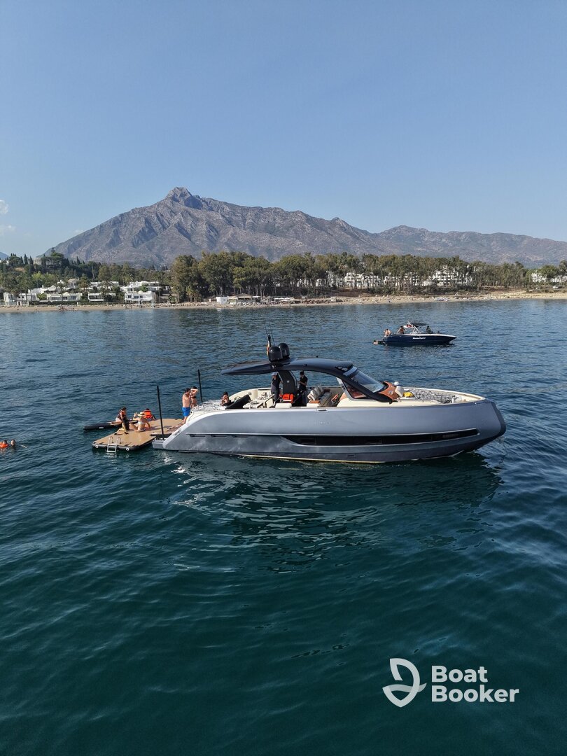 Invictus Yacht Experience