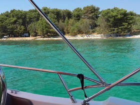 A scenic view from a boat showcasing the vibrant turquoise waters and lush greenery along the shoreline, perfect for a relaxing day on the water.
