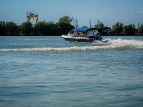 A speedboat glides through the water, showcasing a thrilling day on the water with friends. Perfect for adventure seekers looking to enjoy a day of fun and excitement.