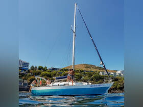 A lively group enjoys a day of sailing on the Skulmartin, surrounded by stunning scenery and clear skies — perfect for memorable adventures on the water.