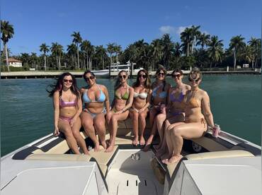 Ocean Views On The Bay – Luxury Boat Escape!