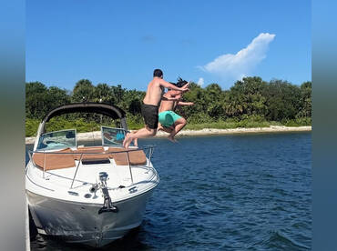 Lia's Boat Rental