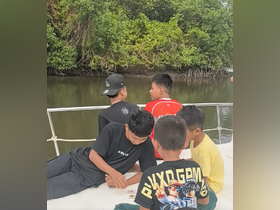 A group of children enjoys a fun moment on a boat, surrounded by lush mangroves — perfect for family adventures and exploring nature.