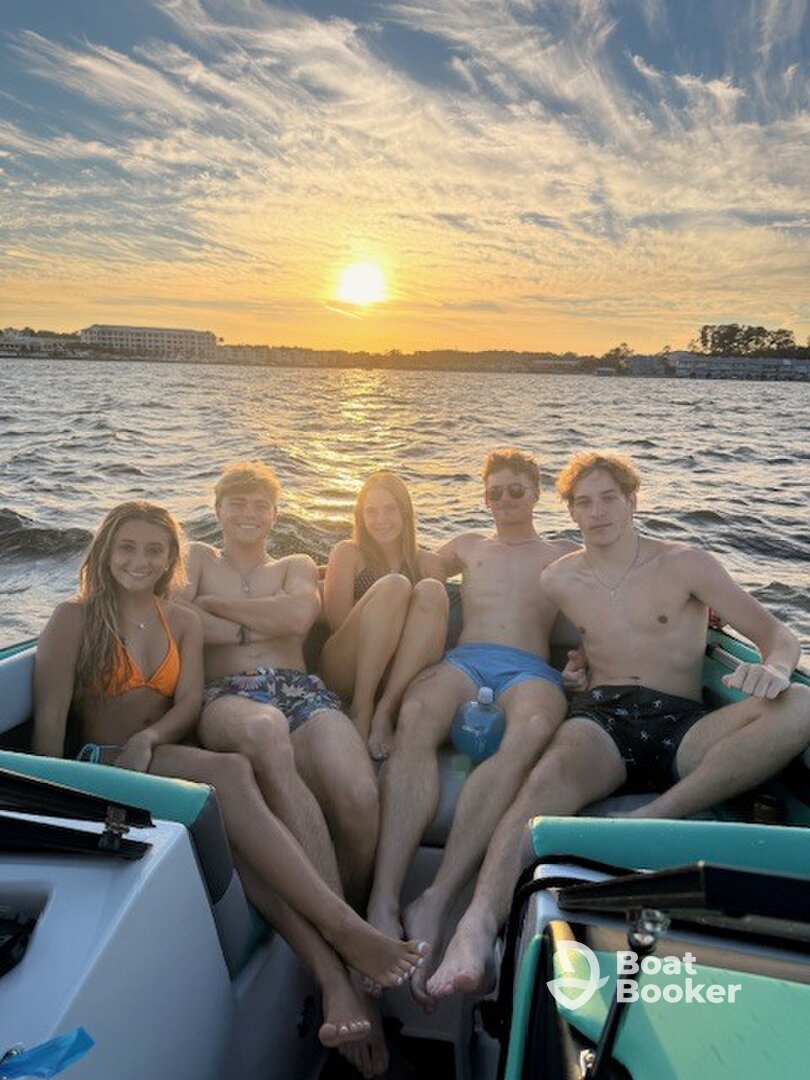 Captain Led Boat Rental – ATX LS Wake Surfing