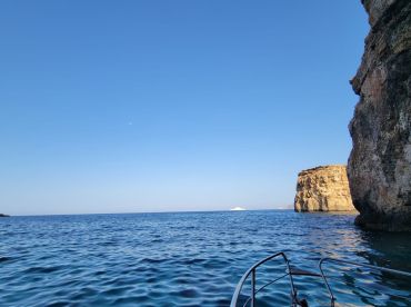 Extraordinary experience guided by a very welcoming captain who is very pationed about his country and native island