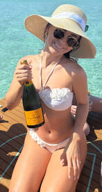 Crab Island crew, this one’s for the books 🛥️🦮🩵🍾