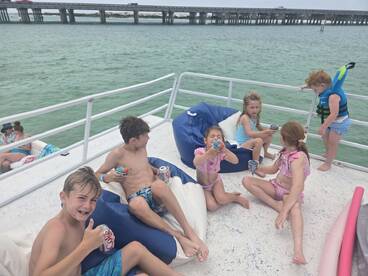 We had a great day, not by yourself.He was accommodating on everything. The boat was equipped with fun, really pad trampoline.In the slide which our kids from 12 to 3, all loved