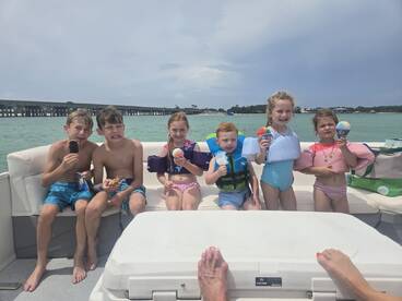 We had a great day, not by yourself.He was accommodating on everything. The boat was equipped with fun, really pad trampoline.In the slide which our kids from 12 to 3, all loved